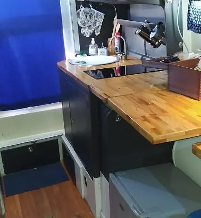 House Boat Hotel en barco Torre del Greco