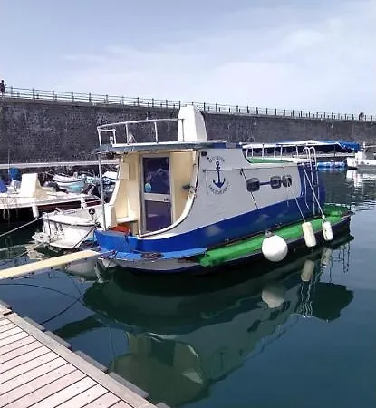 Botel House Boat *