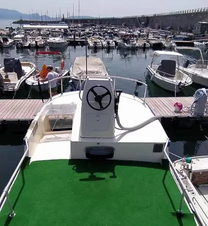 Botel House Boat *