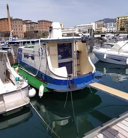 House Boat Botel